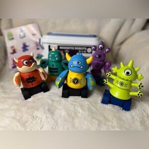Magnetic Robots Playset - White Carry Case